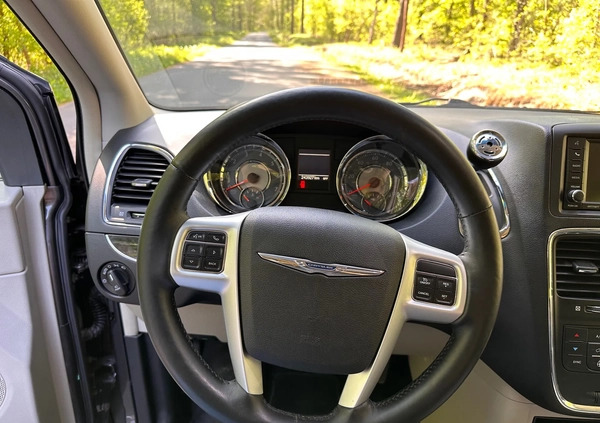 Chrysler Town &amp; Country cena 66000 przebieg: 243931, rok produkcji 2015 z Ostróda małe 137